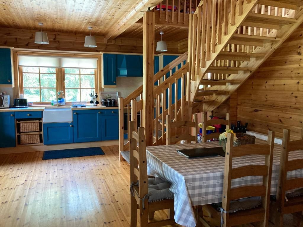 Дома для отпуска Riverside log cabin Балликоннелл-15