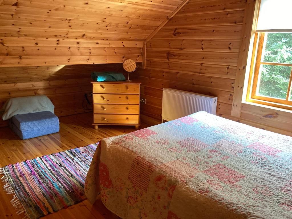Дома для отпуска Riverside log cabin Балликоннелл-16