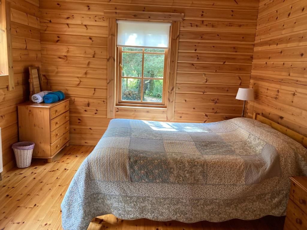 Дома для отпуска Riverside log cabin Балликоннелл